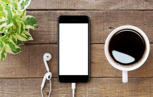 Výrobce iPhonů potvrdil bezdrátové nabíjení a voděodolnost v nadcházejících modelech
