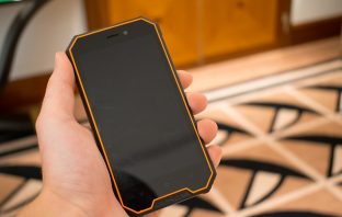 Blackview BV4000 (Pro) oficiálně. Snoubí odolnost a elegantní tělo