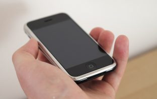 Apple iPhone slaví 10 let. Pojďme nahlédnout do historie