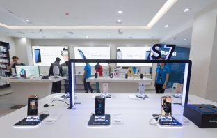 Za nákup staršího Samsungu Galaxy S7 (edge) dostanete 3500kč zpět