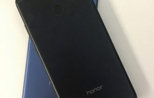 Dočkáme se kompaktního nabušeného telefonu od Honoru? Unikly snímky menšího Honoru 8 Pro