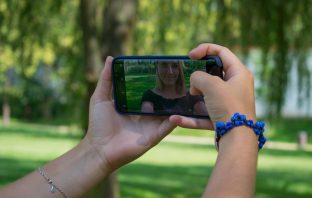Samsung Galaxy S10 má disponovat duální selfie kamerou