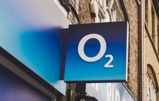 Operátor O2 je letos hlavním partnerem hudebního festivalu Hrady CZ. Připravil oficiální aplikaci a různé výhody