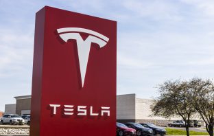 Tesla myslí i na „běžné smrtelníky“. Pokud jste fanouškem, toto příslušenství si budete moci dovolit