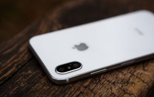 Apple sesadil z trůnu svého rivala. iPhone X má nejlepší displej mezi mobily