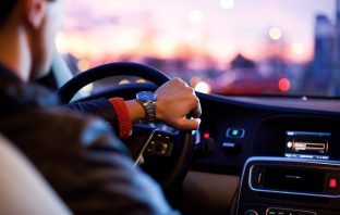 Automobilky a výrobci mobilů pracují na NFC standardu pro odemykání aut