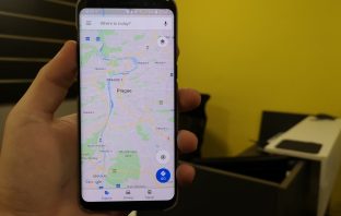 Google převzal další z předností Wazu. Nyní můžete hlásit uzavírky přímo z Google Map